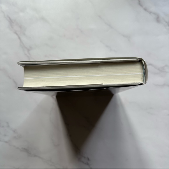 NWOT Becoming (by Michelle Obama) Hardcover Book - Picture 7 of 9